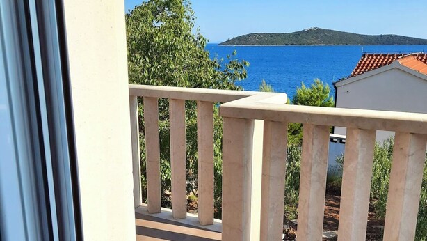 House | Balcony - House Casa Roza (Marina)