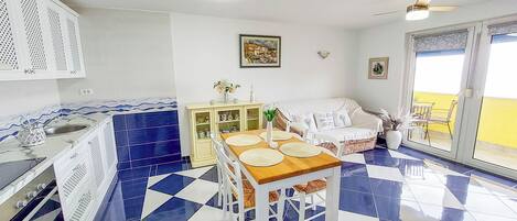 Apartment (A1) | Living room | Smart TV