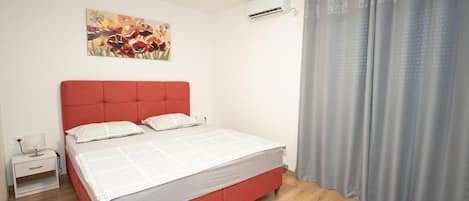 Apartment (A1) | In-room safe, iron/ironing board, free WiFi