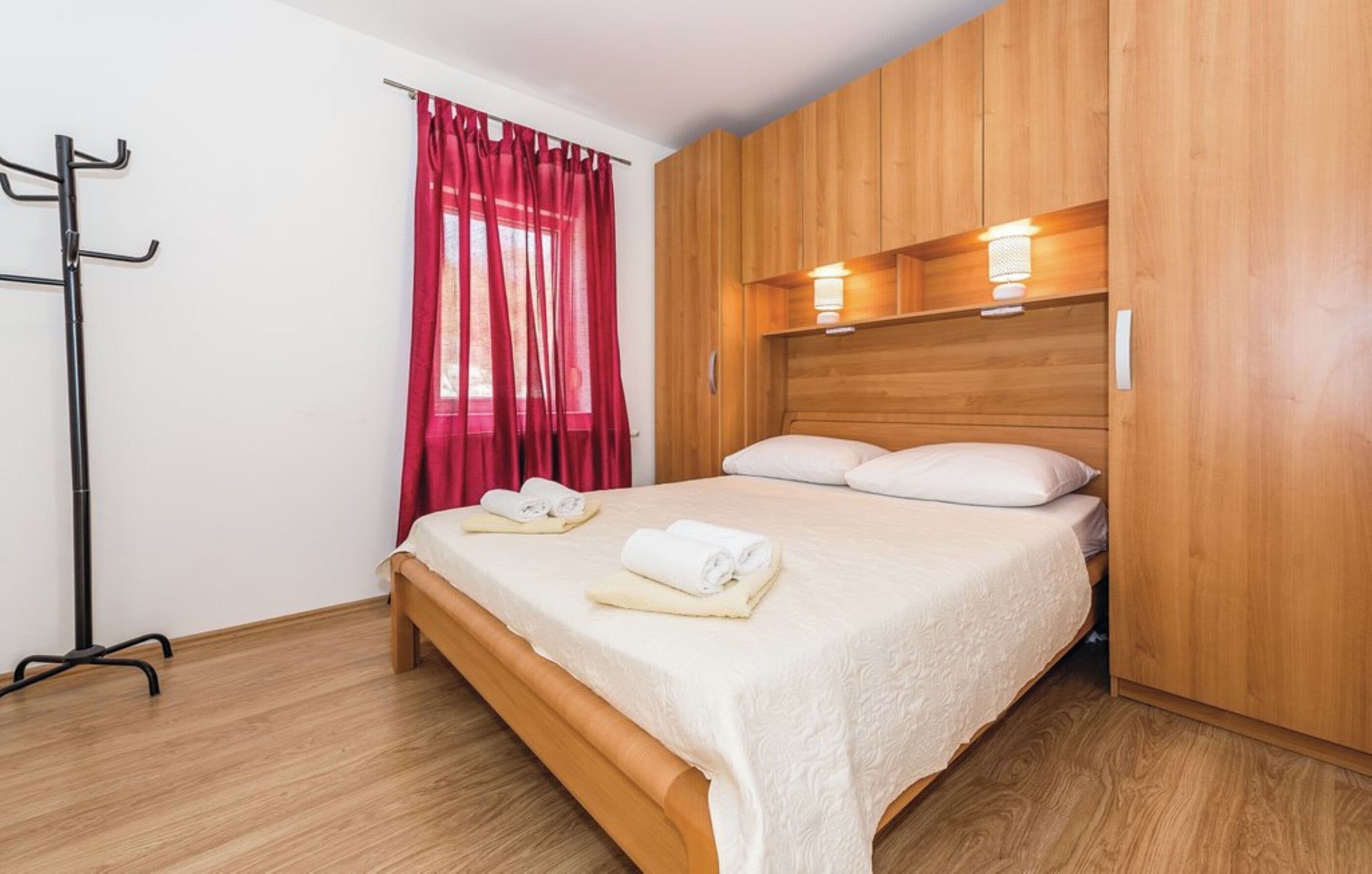 House | Iron/ironing board, WiFi (free)