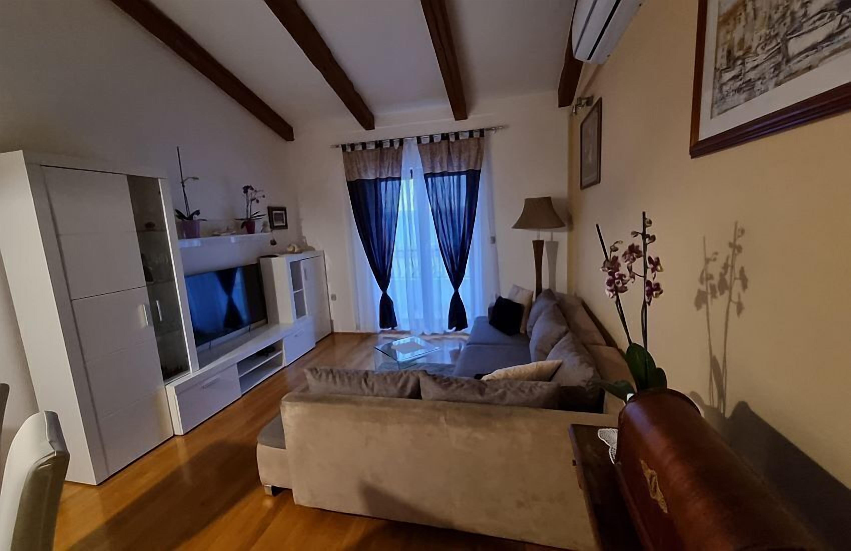 Apartment (A6) | Living area