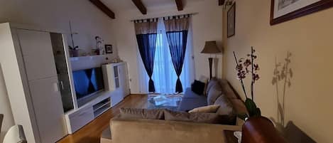 Apartment (A6) | Living area