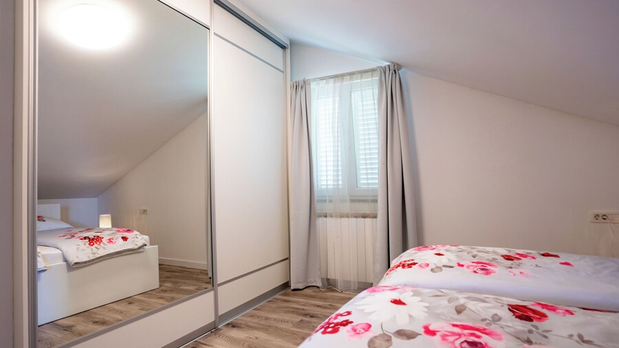 Apartments Mladenka 2