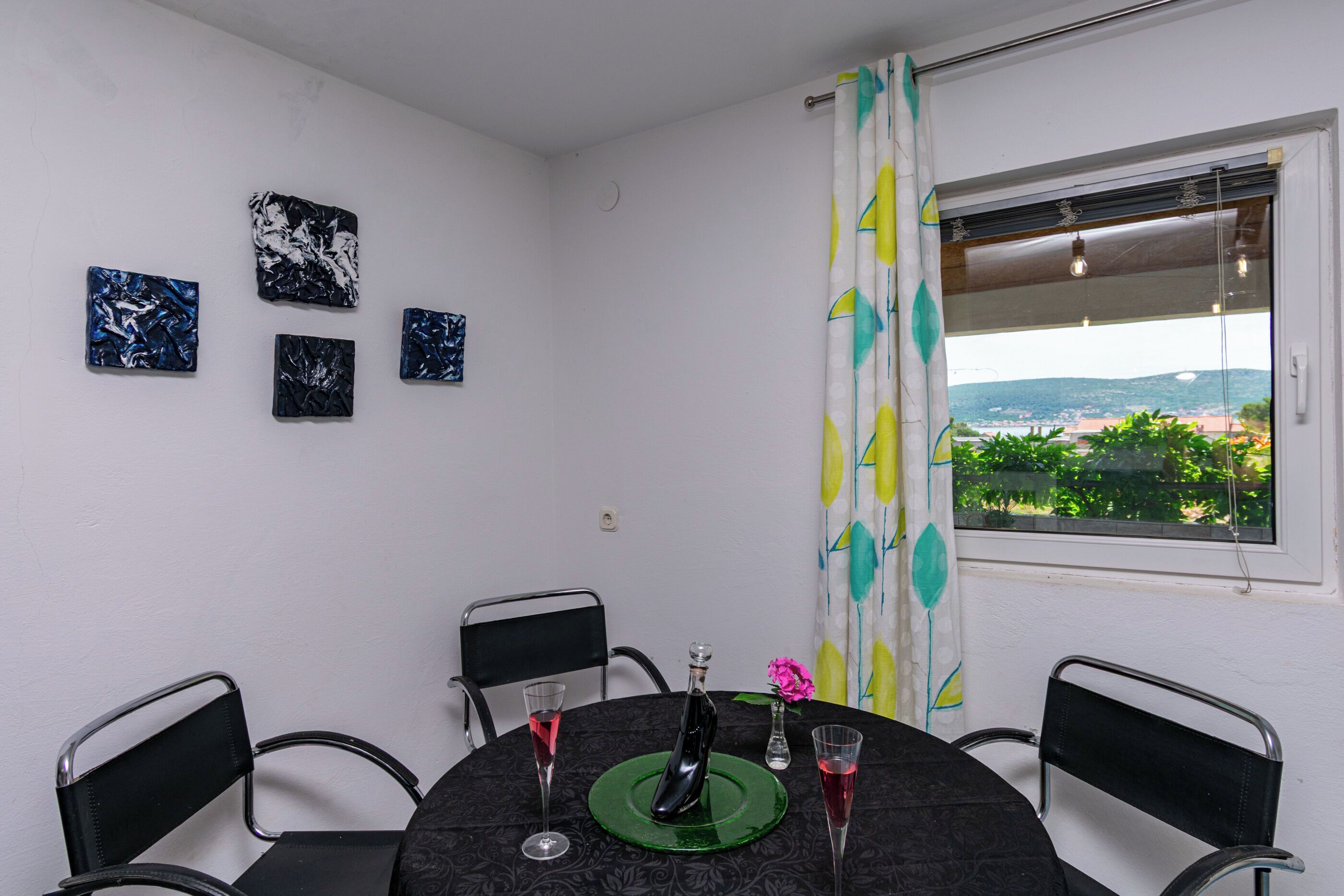 Apartment (A6) | Dining
