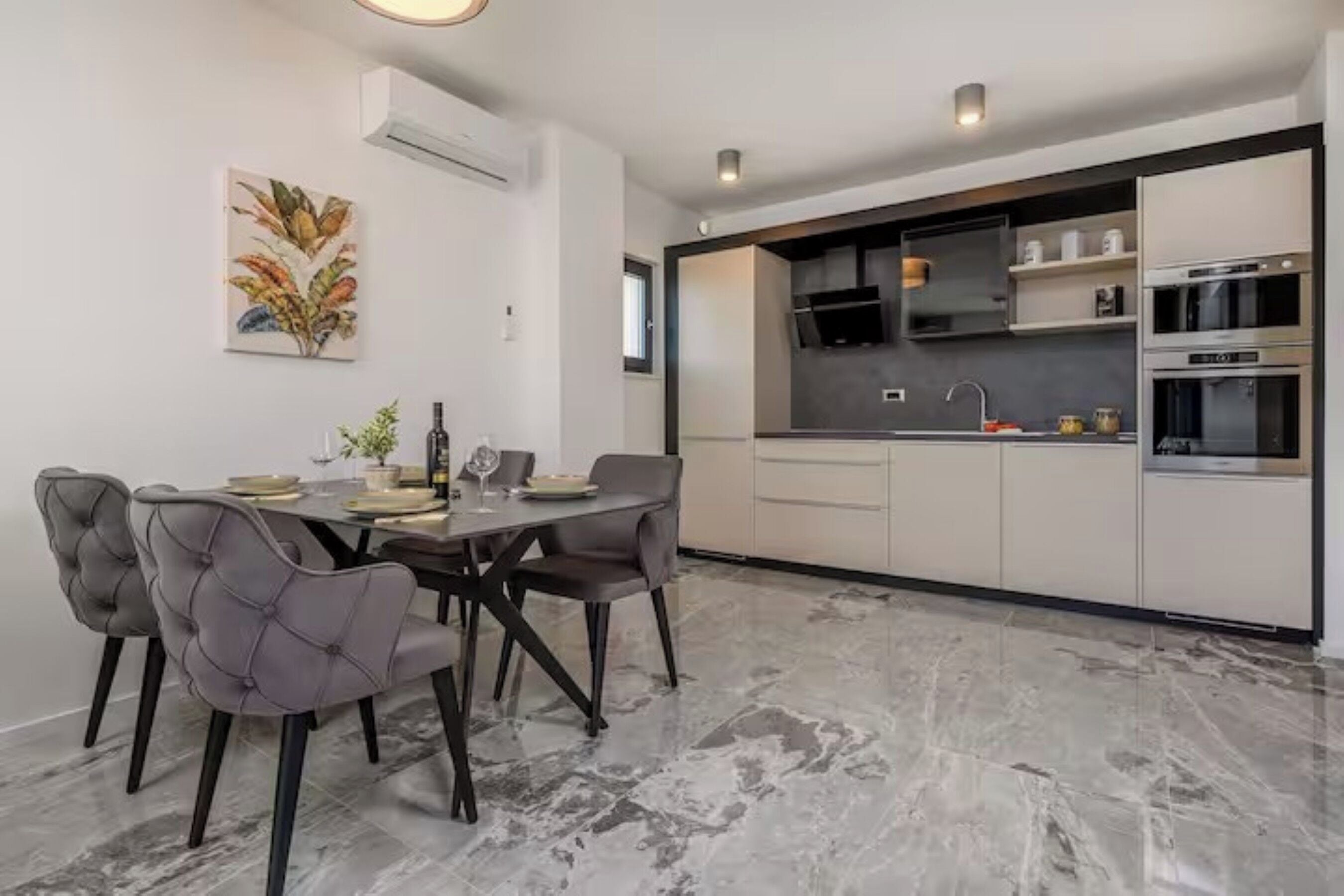 Appartement (A3) | Privékeuken | Een espressoapparaat, een koffiezetapparaat/waterkoker, een koelkast