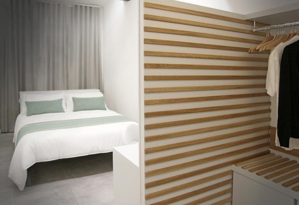 Quarto casal clássico, vista para a cidade | Cofres nos quartos, cortinas blackout, quartos à prova de som
