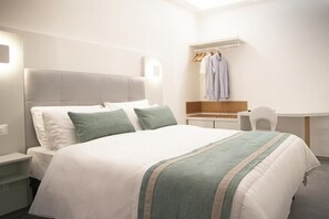 Classic Double Room, Sea View | In-room safe, blackout curtains, soundproofing, free WiFi - AFFITTACAMERE  L' ANCORA (Portovenere)