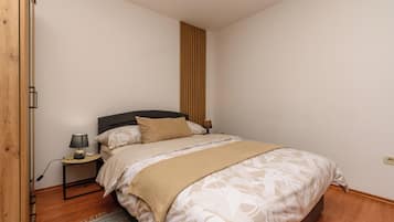 Apartment (A1) | In-room safe, iron/ironing board, free WiFi