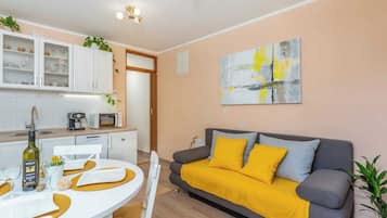 Apartment (A1) | Living room | Smart TV