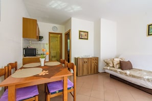 Apartment (A1) | Dining