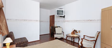 Room (S1) | WiFi (free)