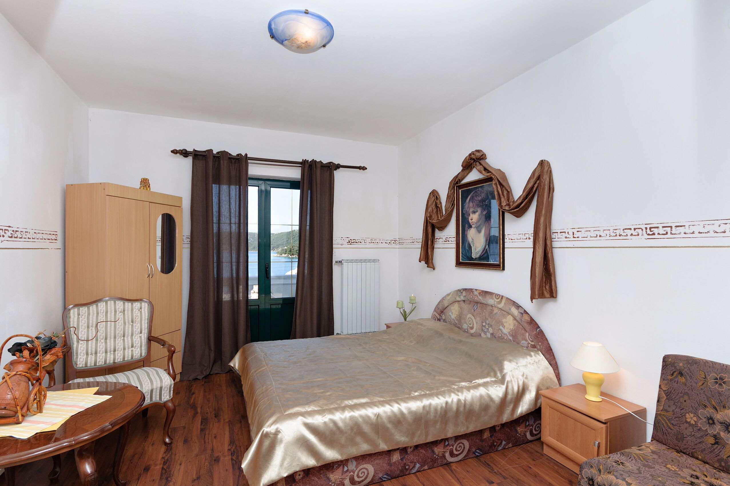 Room (S1)