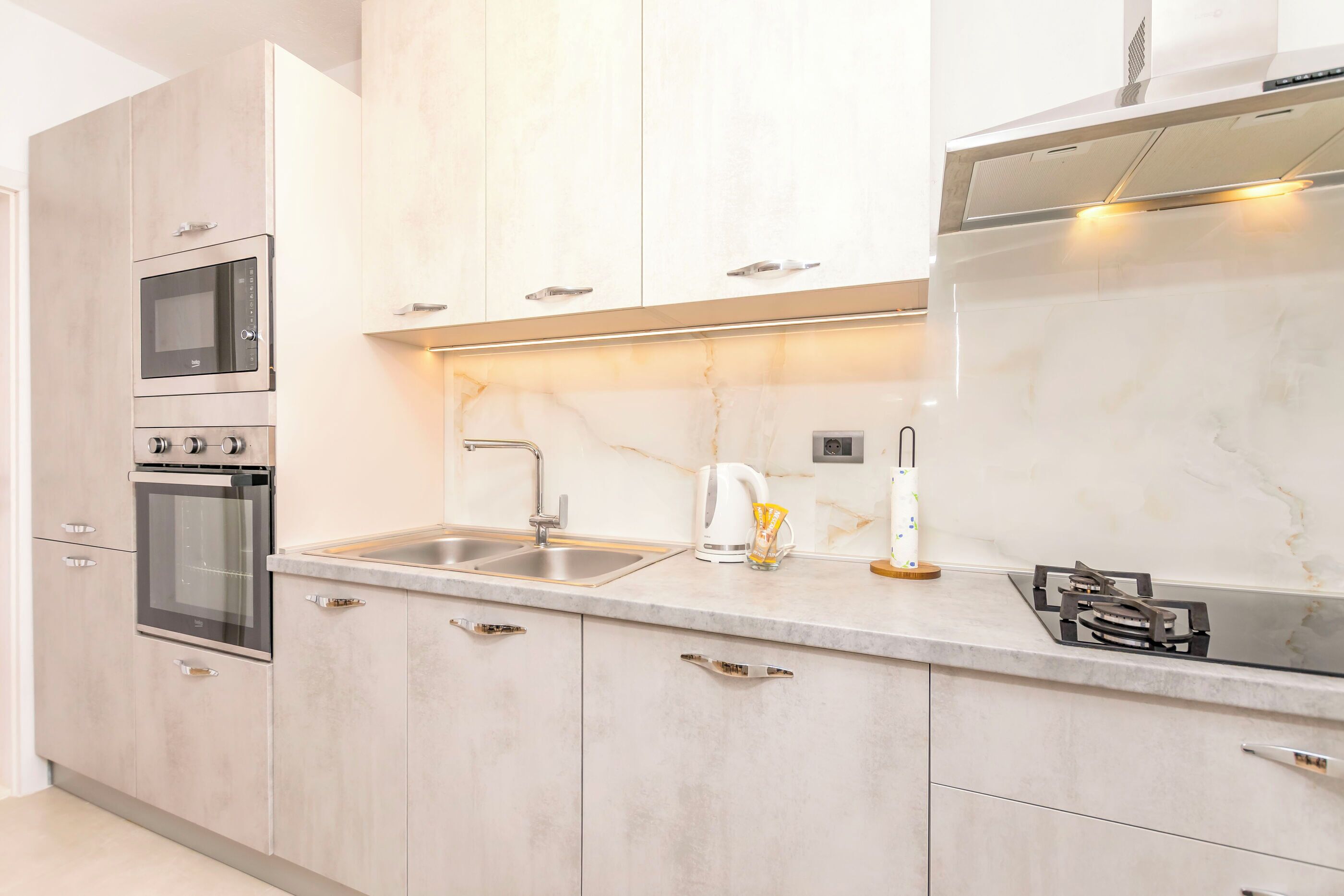 Apartment (A1) | Private kitchen | Fridge, microwave, oven, stovetop