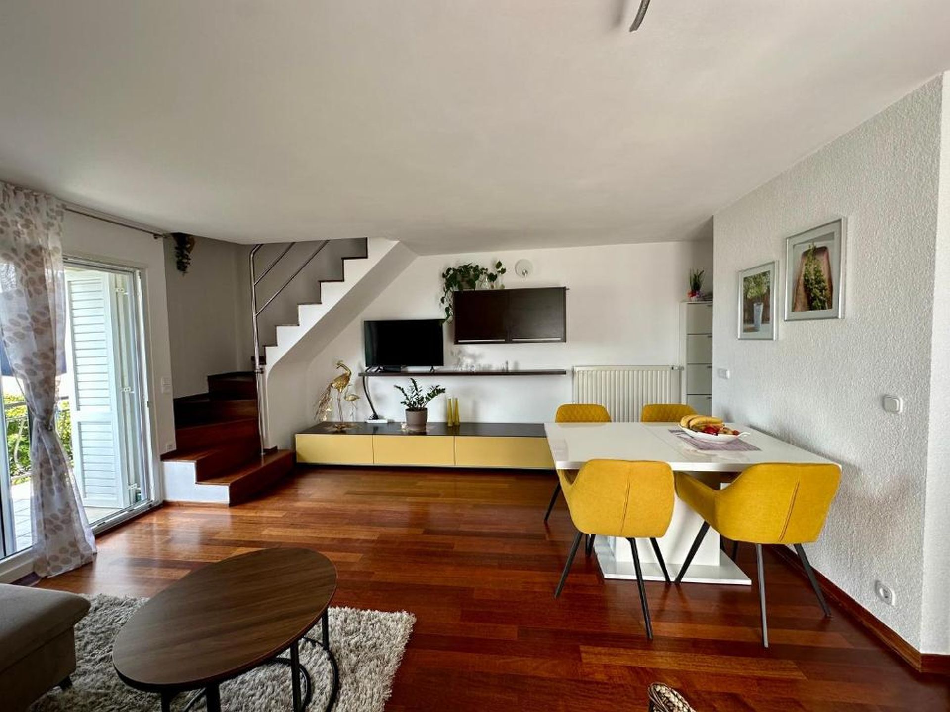 Apartment (A1) | Living room | Smart TV