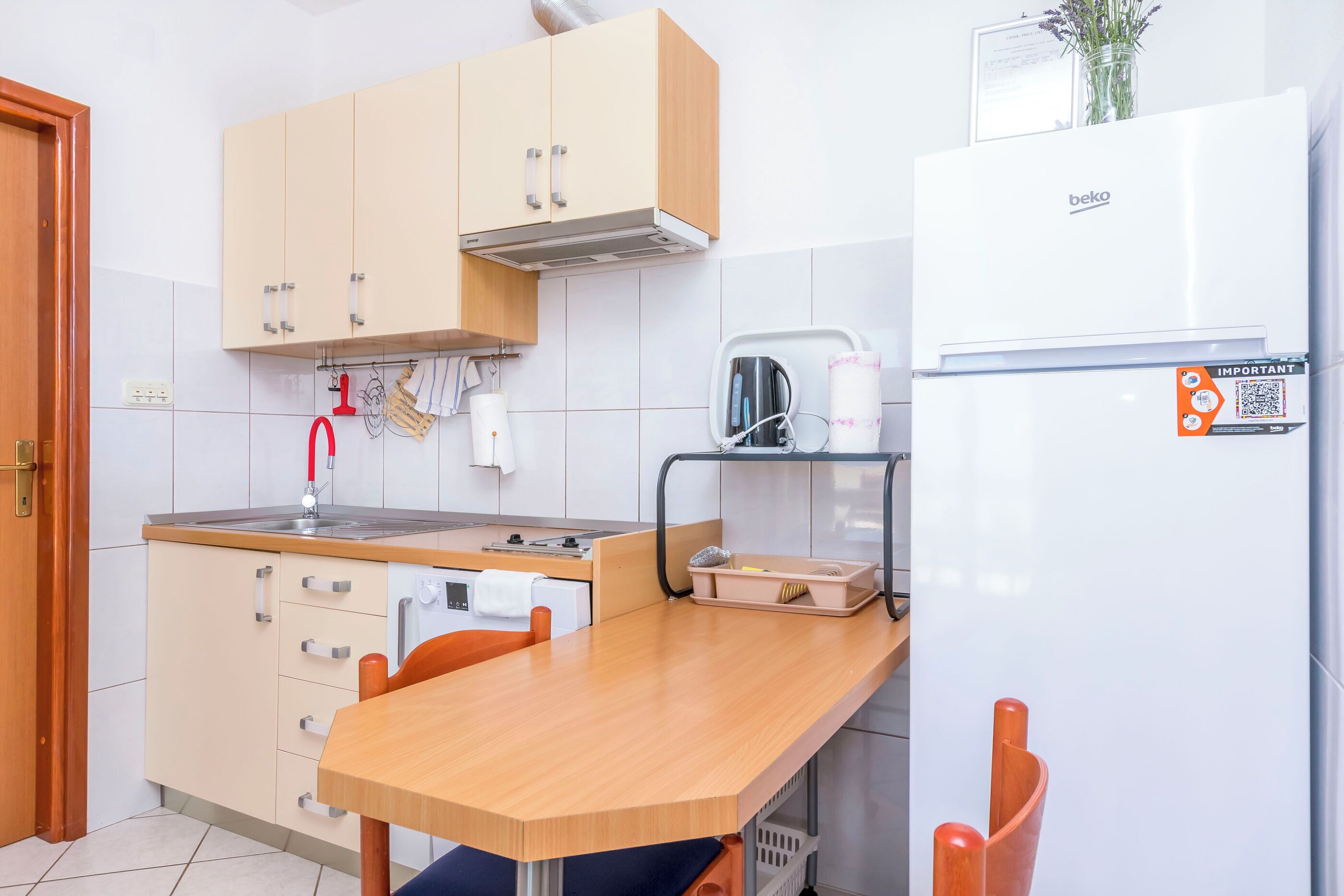 Apartment (A1) | Eigene Küche | Kühlschrank, Ofen, Herdplatte, Geschirrspüler