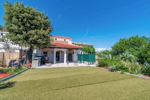 Courtyard - House Vila Ana (Lopar)