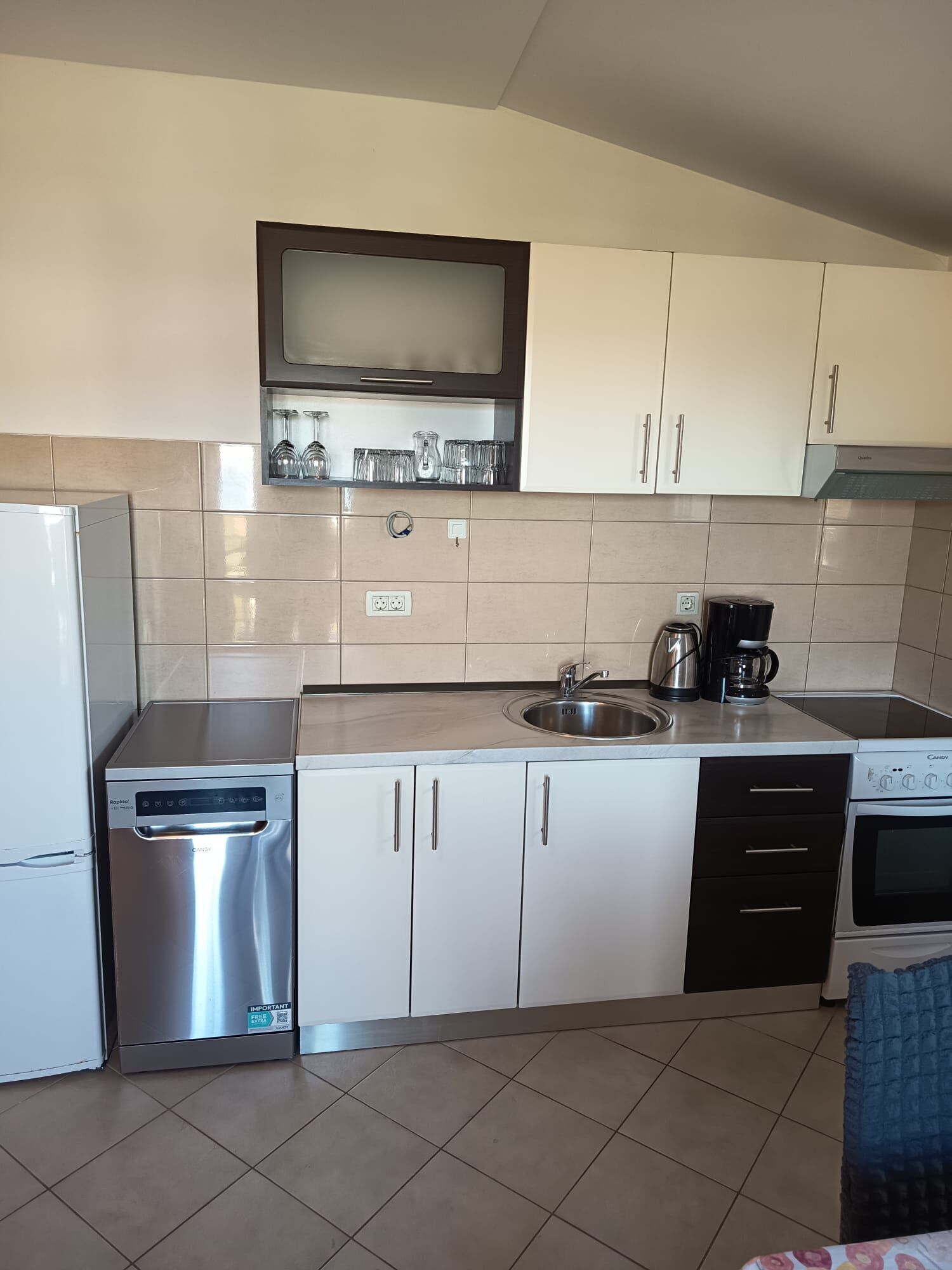Apartamento (A2) | Cocina privada | Máquina de café espresso, frigorífico, horno y placa de cocina