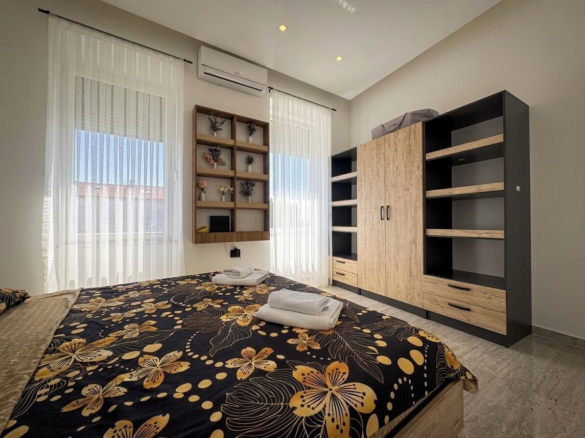 House | Iron/ironing board, WiFi (free)