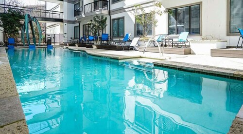 Boulevard Stays Walk to Downtown! 1BR Queen SoCo