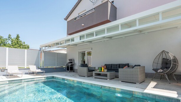 Outdoor pool, pool loungers - Apartment Katarina Luxury Residence (Sinj)