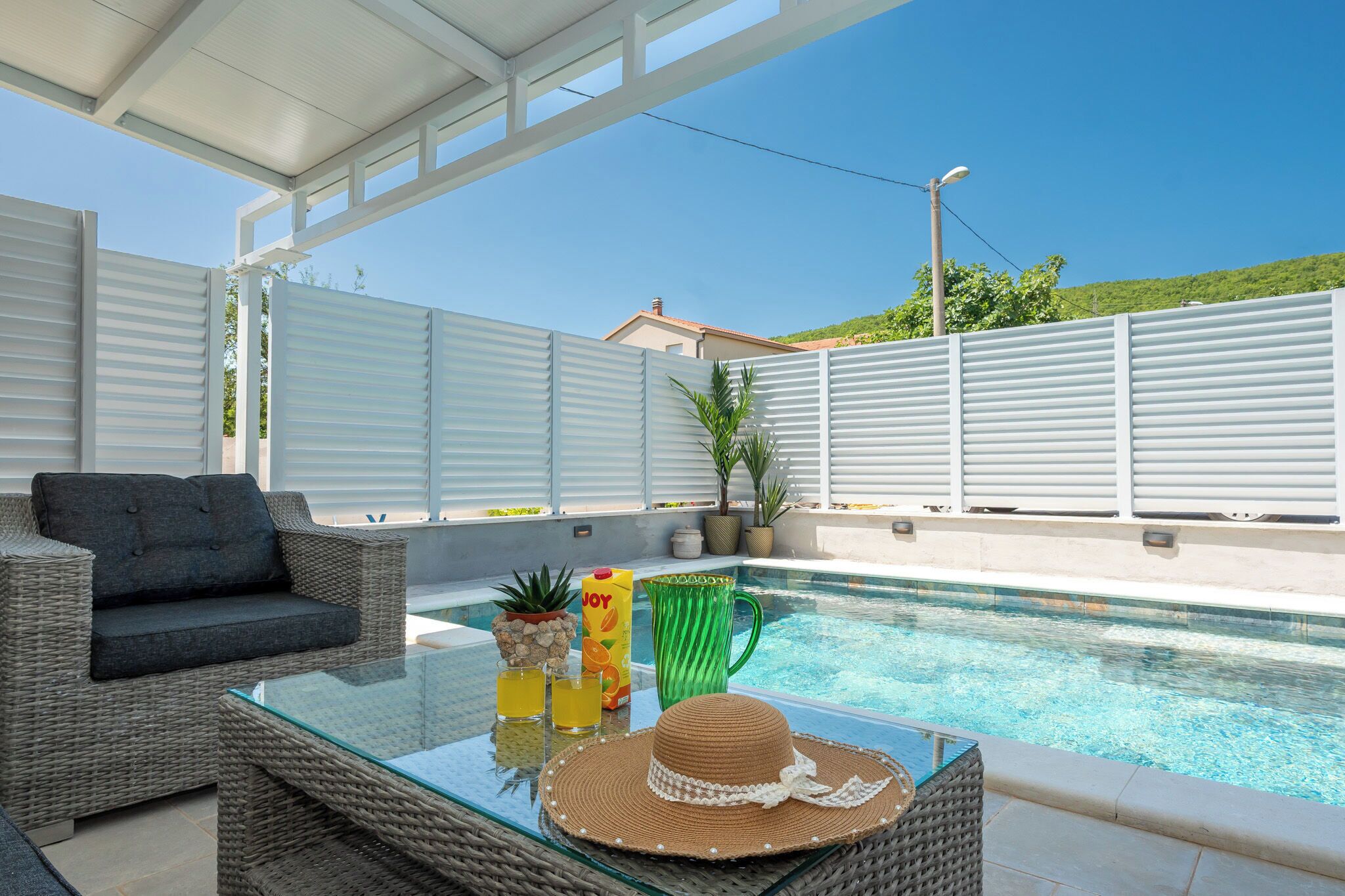 Outdoor pool, pool loungers