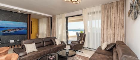 Villa | Living room | Netflix