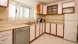 Apartment (A1) | Private kitchen - Apartment Iva Luca (Benkovac)