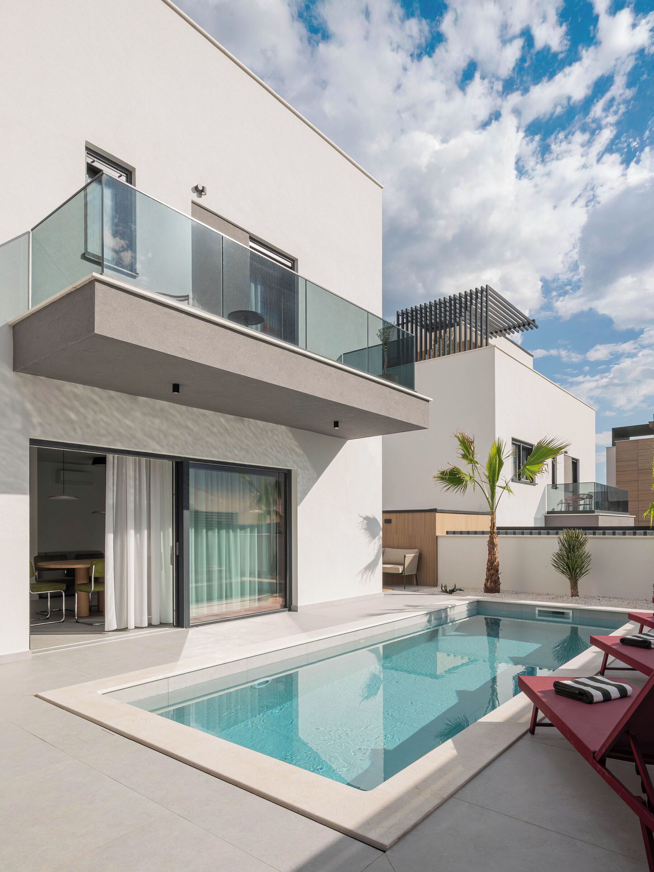 Villa | Piscine extérieure | Piscine extérieure, piscine chauffée, chaises longues