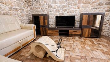 Villa | Área de sala de estar | Smart TV