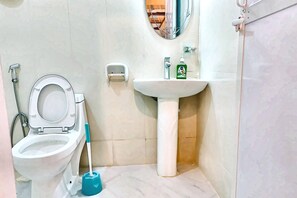 Bathroom - Ocean-view Balcony - Uroa 2 Bedroom Beachfront apt (Uroa)
