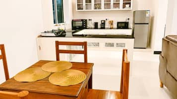 Apartamento, 2 quartos, sacada, vista para o oceano | Parte interna