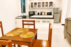 Apartamento, 2 habitaciones, balcón, vistas al mar | Interior