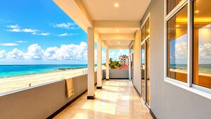 A corridor with a view of a beach and ocean. - Private 2-bedroom Beachfront Apartment in Uroa, Zanzibar (Uroa)