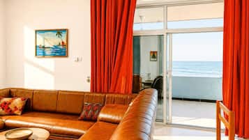 Apartment, 2 Bedrooms, Balcony, Ocean View | Living room