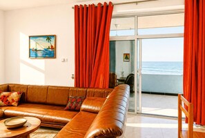 Apartamento, 2 habitaciones, balcón, vistas al mar | Sala de estar