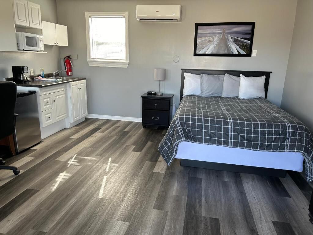 Deluxe Room, 1 Queen Bed | WiFi (free)