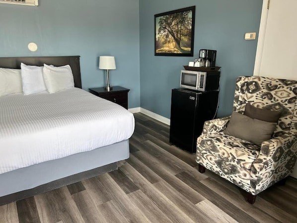 Superior Single Room, 1 King Bed
