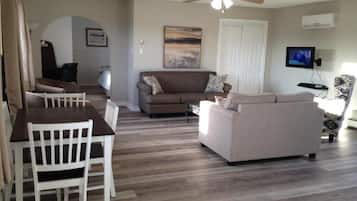 Apartment, Garden View | Living area