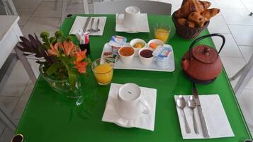 Daily full breakfast for a fee