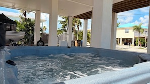 Terrace/patio - Harmony: 3BR/2BA Cozy Retreat w/ Spa, Sun Deck & Boat Parking (Marathon)