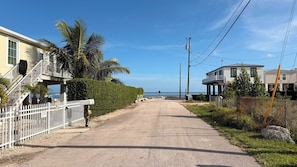 Property grounds - Harmony: 3BR/2BA Cozy Retreat w/ Spa, Sun Deck & Boat Parking (Marathon)