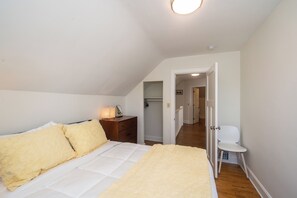 Schreibtisch, Bügeleisen/Bügelbrett, kostenloses WLAN, Bettwäsche