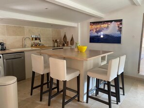 Dining - Serene 2-bedroom apartment with AC in charming Cassis (Cassis)
