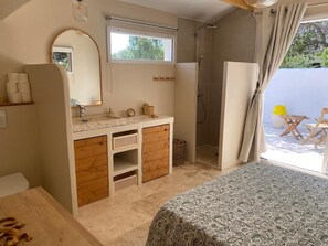 2 bedrooms, free WiFi - Serene 2-bedroom apartment with AC in charming Cassis (Cassis)