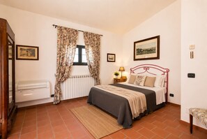 1 chambre, lit parapluie, Wi-Fi gratuit, draps fournis