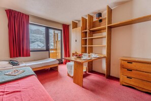 Unclassified image, 5 of 6, button - Residence Les Olympiades, Ski In-Out with WiFi in Val Thorens, "V15" by Versant Collection (Val Thorens)
