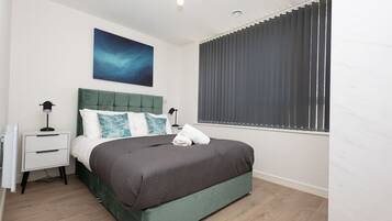 2 bedrooms, desk, iron/ironing board, WiFi
