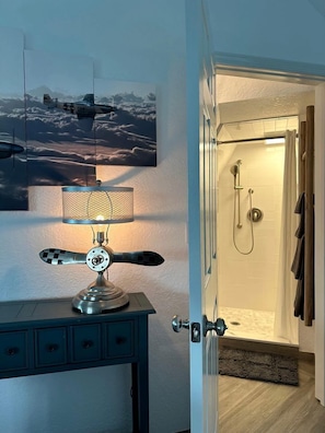 Savon, shampooing, papier de toilette