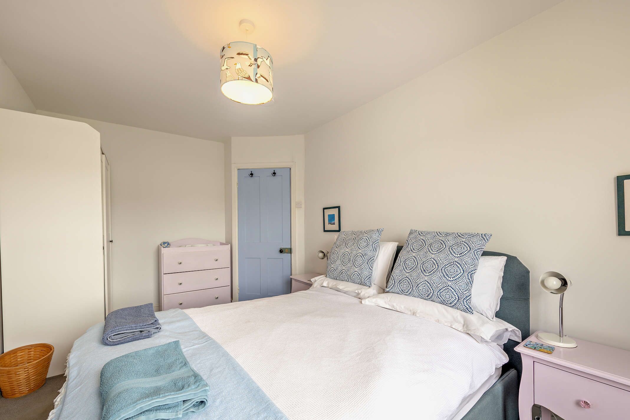 3 bedrooms, desk, iron/ironing board, travel cot