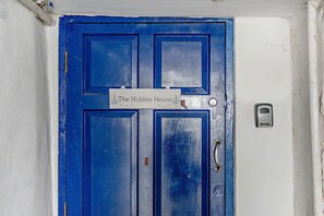 A blue door with a sign that reads 'The Hidden House.' - Host & Stay | The Hidden House (Dawlish)